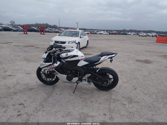 Honda CBR1000 RR 2026 JH2SC7715TK900111 Image 13