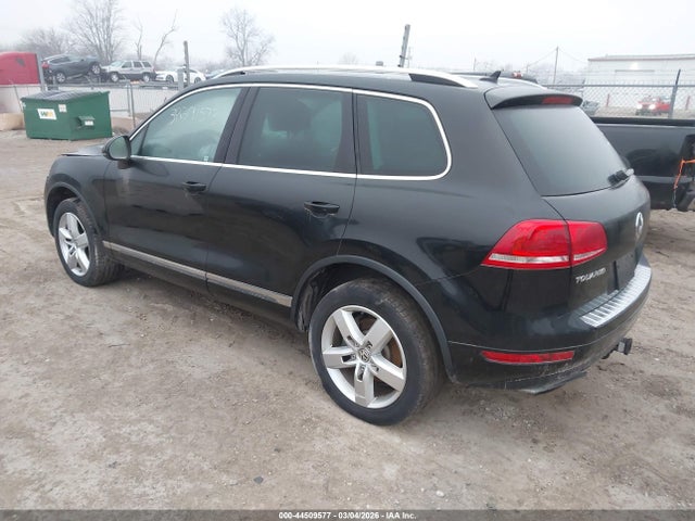 2014 VOLKSWAGEN TOUAREG WVGEP9BP4ED006265 Photo 2