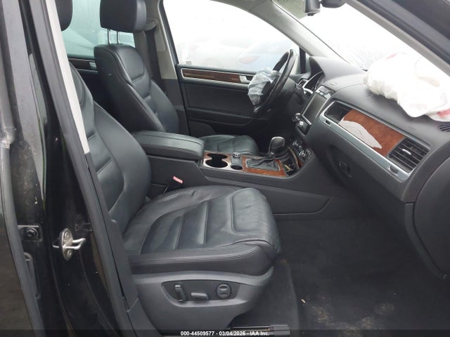 2014 VOLKSWAGEN TOUAREG WVGEP9BP4ED006265 Photo 4