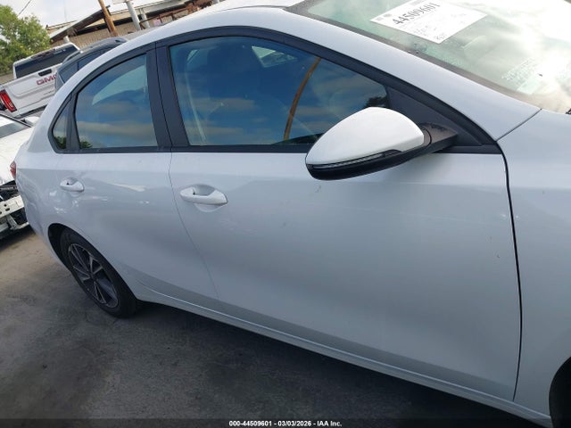 3KPF24AD5PE609857 KIA Forte Lxs
