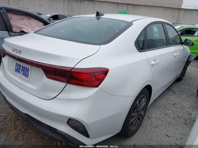 3KPF24AD5PE609857 KIA Forte Lxs
