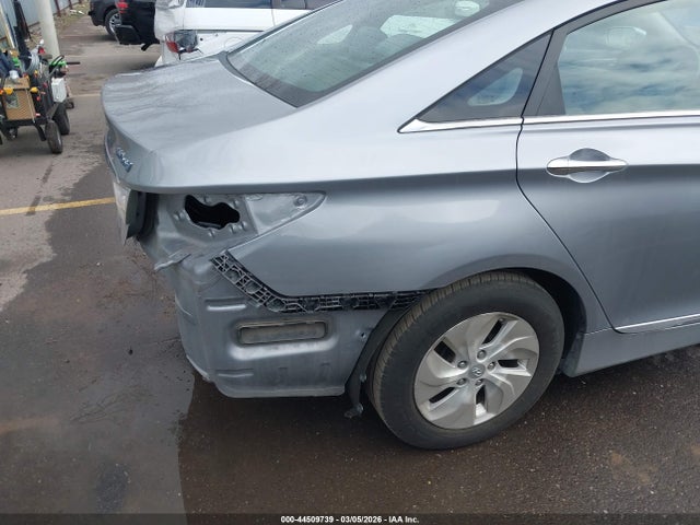 Hyundai SONATA HYBRID 2015 KMHEC4A40FA119056 Image 13