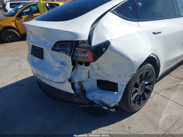 Продажа на аукционе авто 2023 Tesla Model Y Awd/long Range Dual Motor All-wheel Drive, vin: 7SAYGAEE7PF626832, номер лота: 44509750