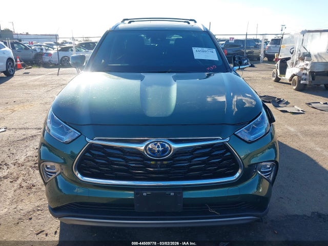 Toyota Highlander Hybrid Platinum 2024 5TDEBRCH4RS609110 Image 12