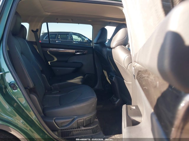 Toyota Highlander Hybrid Platinum 2024 5TDEBRCH4RS609110 Image 8
