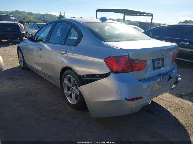 2013 BMW 328I WBA3C1C50DF442228 Photo 2