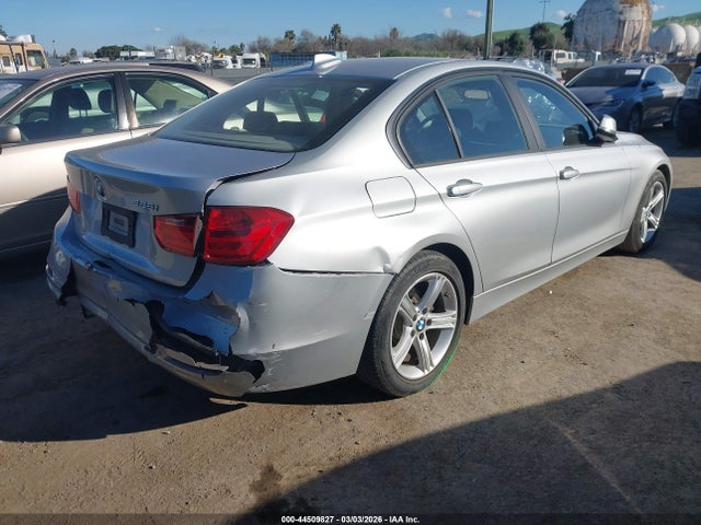 2013 BMW 328I WBA3C1C50DF442228 Photo 3