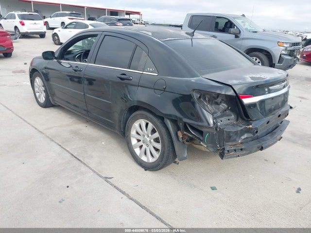2013 CHRYSLER 200 1C3CCBBB7DN732590 Photo 2