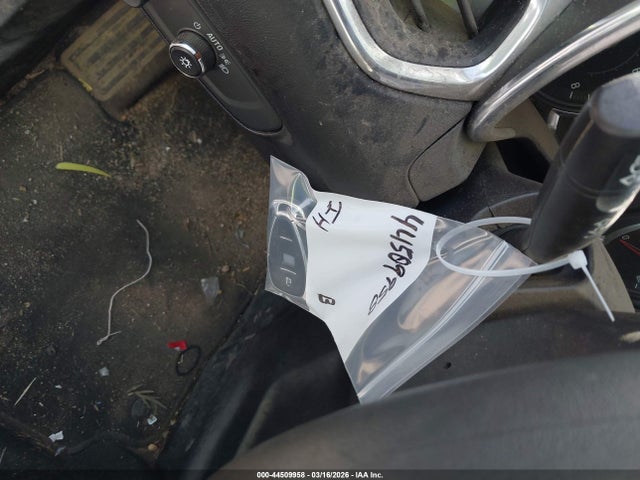 2GNAXKEV1K6267987 Chevrolet EQUINOX LT