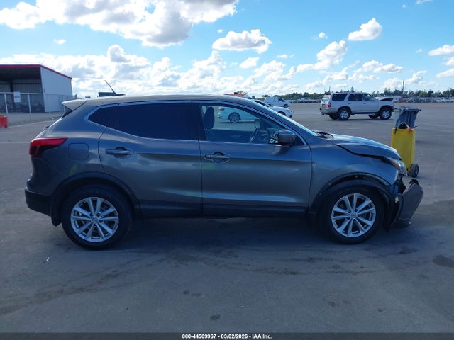 JN1BJ1CR8HW109503 Nissan Rogue Sport S