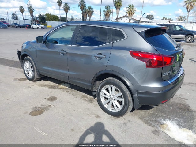 2017 NISSAN ROGUE SPORT JN1BJ1CR8HW109503 Photo 2