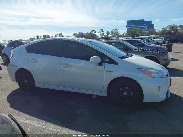 Toyota Prius Three 2015 JTDKN3DU5F1916717 Image 13