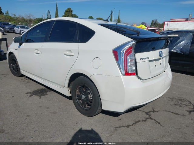 Toyota Prius Three 2015 JTDKN3DU5F1916717 Image 3