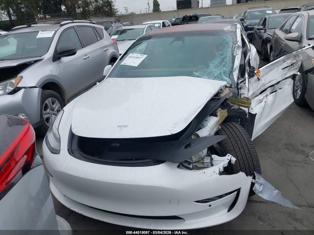 44510097 :رقم المزاد ، 5YJ3E1EAXJF062420 vin ، 2018 Tesla Model 3 Long Range/mid Range مزاد بيع