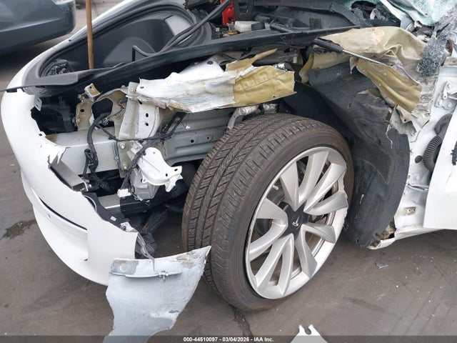 44510097 :رقم المزاد ، 5YJ3E1EAXJF062420 vin ، 2018 Tesla Model 3 Long Range/mid Range مزاد بيع