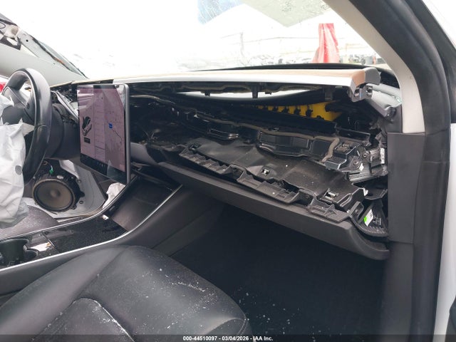 44510097 :رقم المزاد ، 5YJ3E1EAXJF062420 vin ، 2018 Tesla Model 3 Long Range/mid Range مزاد بيع