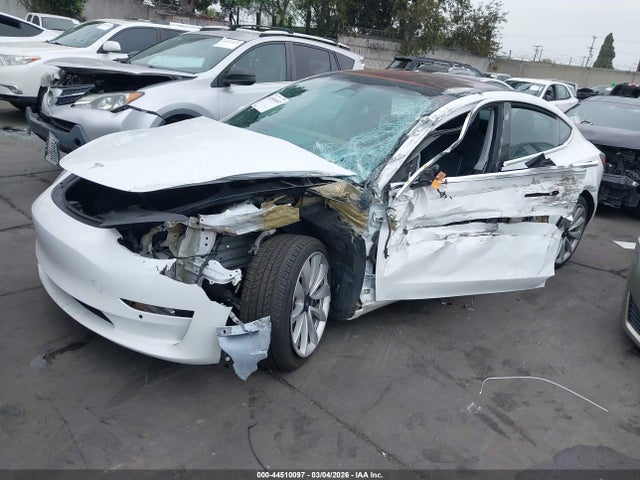 44510097 :رقم المزاد ، 5YJ3E1EAXJF062420 vin ، 2018 Tesla Model 3 Long Range/mid Range مزاد بيع