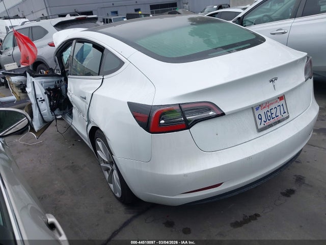 44510097 :رقم المزاد ، 5YJ3E1EAXJF062420 vin ، 2018 Tesla Model 3 Long Range/mid Range مزاد بيع