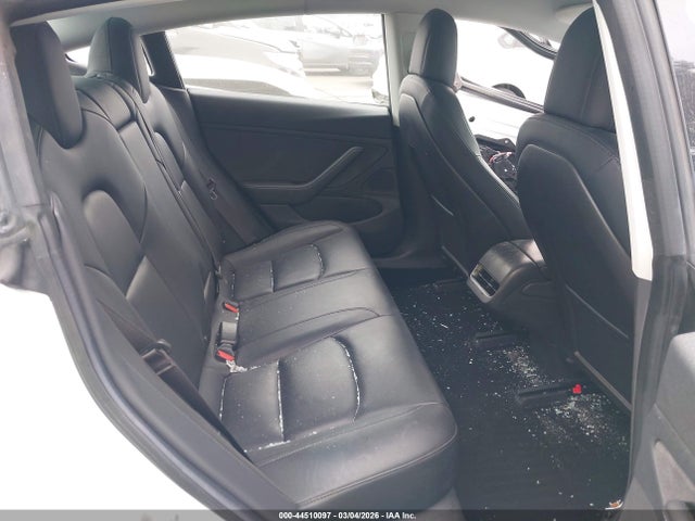 44510097 :رقم المزاد ، 5YJ3E1EAXJF062420 vin ، 2018 Tesla Model 3 Long Range/mid Range مزاد بيع