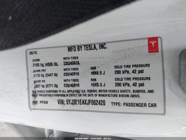 44510097 :رقم المزاد ، 5YJ3E1EAXJF062420 vin ، 2018 Tesla Model 3 Long Range/mid Range مزاد بيع