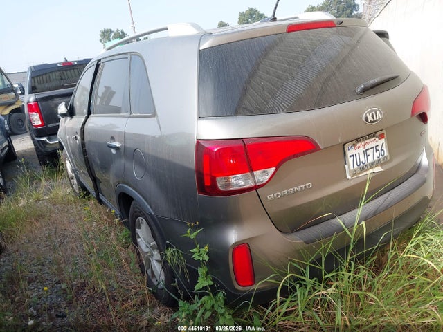5XYKTDA63FG563945 KIA SORENTO LX