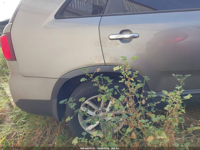 5XYKTDA63FG563945 KIA SORENTO LX