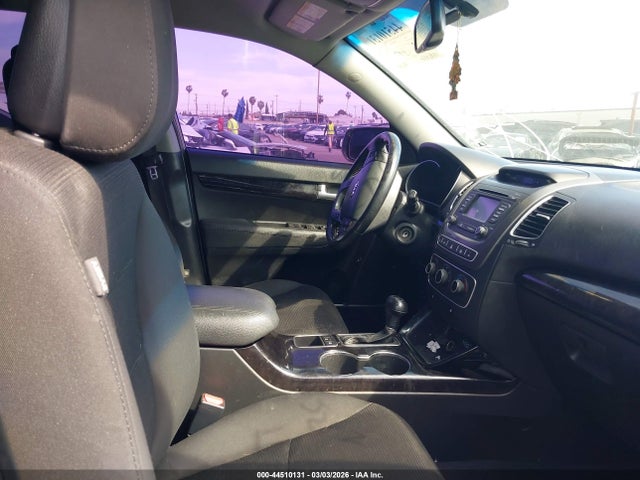 5XYKTDA63FG563945 KIA SORENTO LX