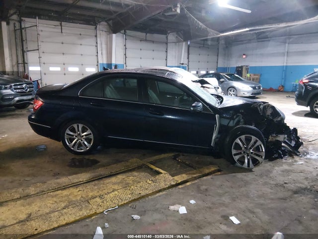 44510140 :رقم المزاد ، WDDGF8AB5ER302419 vin ، 2014 Mercedes-benz C 300 Luxury 4matic مزاد بيع