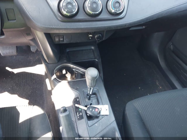 JTMZFREV7JJ192219 Toyota RAV4 LE