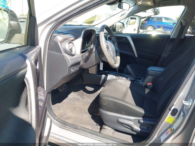 JTMZFREV7JJ192219 Toyota RAV4 LE