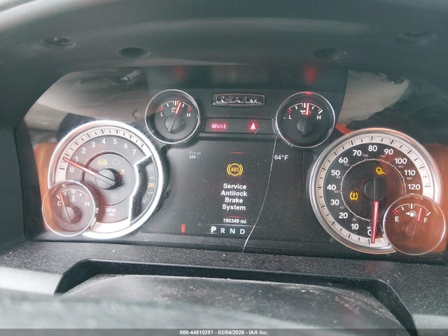 44510251 :رقم المزاد ، 1C6RR7GG4JS311646 vin ، 2018 Ram 1500 Big Horn  4x4 6'4 Box مزاد بيع