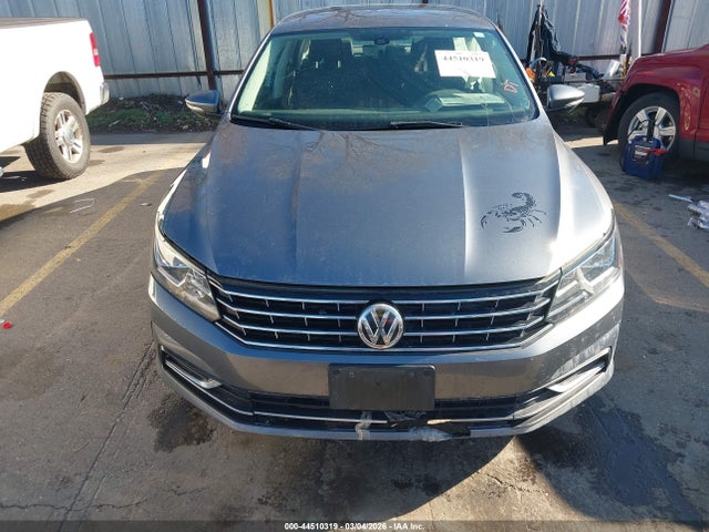 1VWAT7A38HC013163 Volkswagen Passat 1.8t S