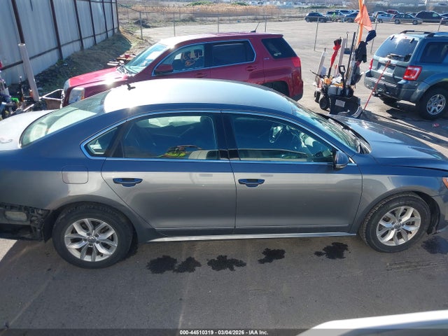 1VWAT7A38HC013163 Volkswagen Passat 1.8t S