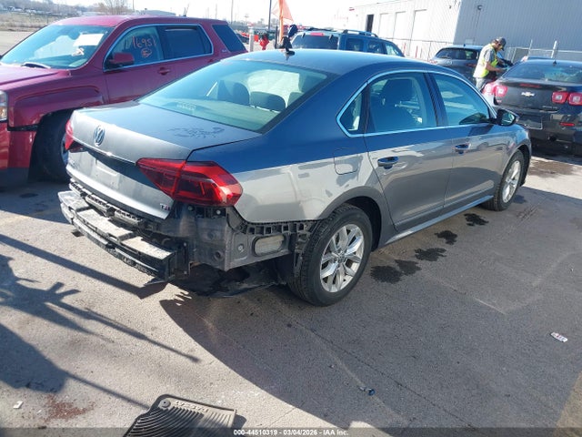 1VWAT7A38HC013163 Volkswagen Passat 1.8t S