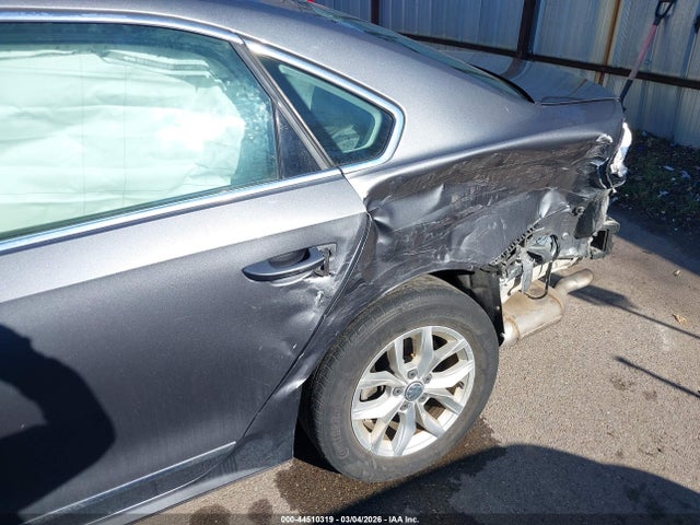 1VWAT7A38HC013163 Volkswagen Passat 1.8t S