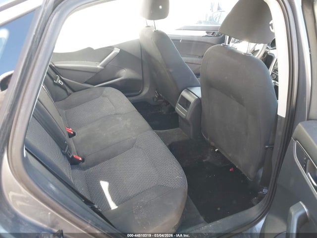 1VWAT7A38HC013163 Volkswagen Passat 1.8t S