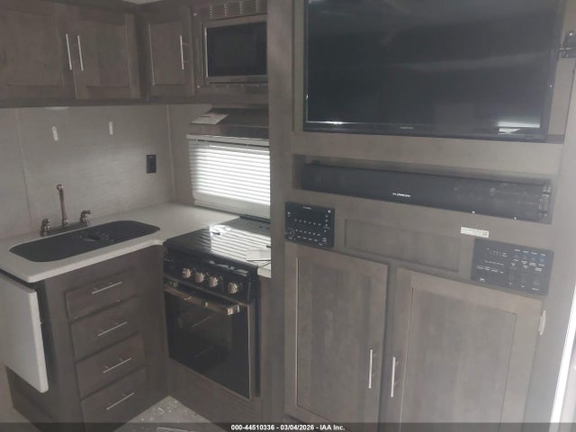 Flagstaff Micro Lite 2019 4X4TFLA23KD429684 Image 12