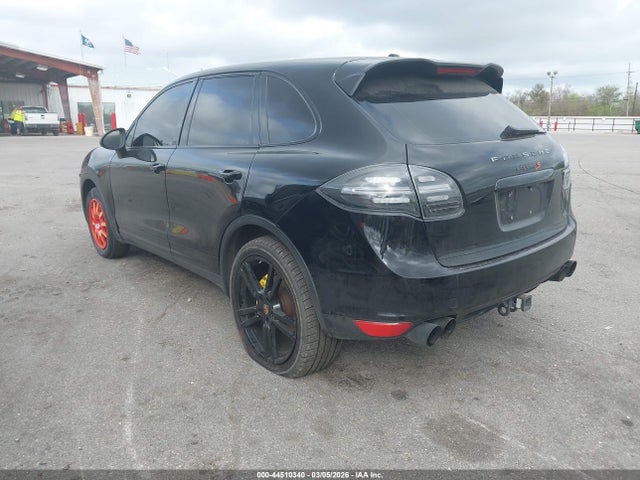 2011 PORSCHE CAYENNE WP1AB2A29BLA42080 Photo 2