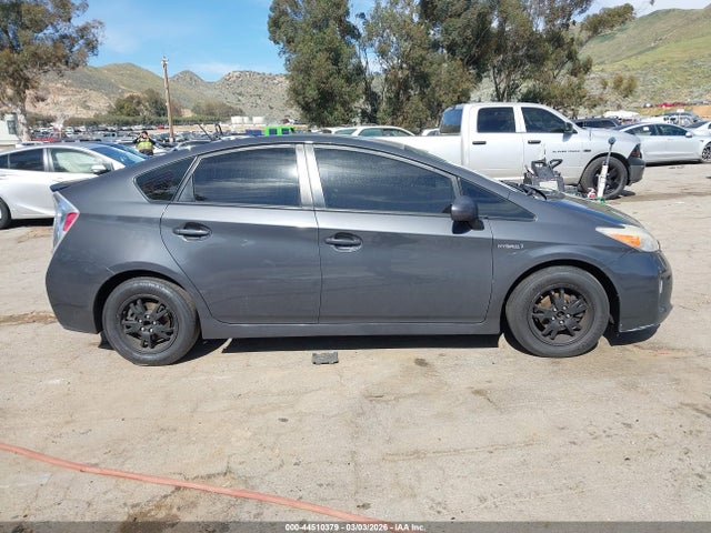 JTDKN3DU0F0423467 Toyota Prius Three