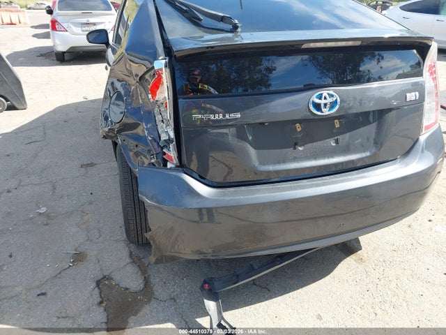 JTDKN3DU0F0423467 Toyota Prius Three