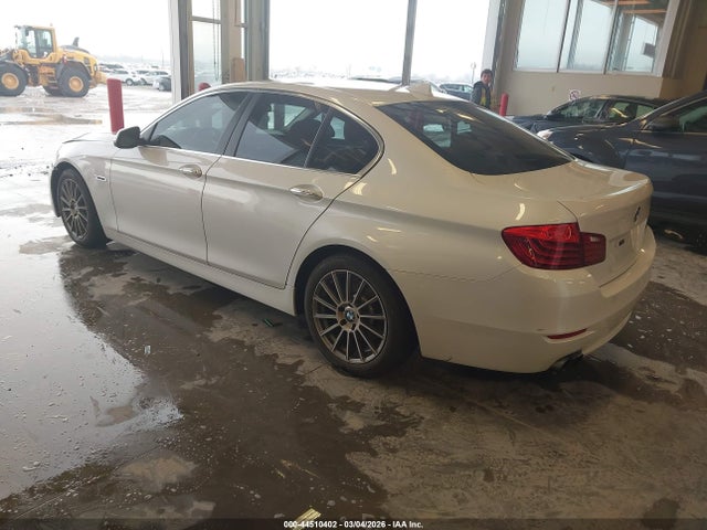 2016 BMW 528I WBA5A7C56GG144587 Photo 2