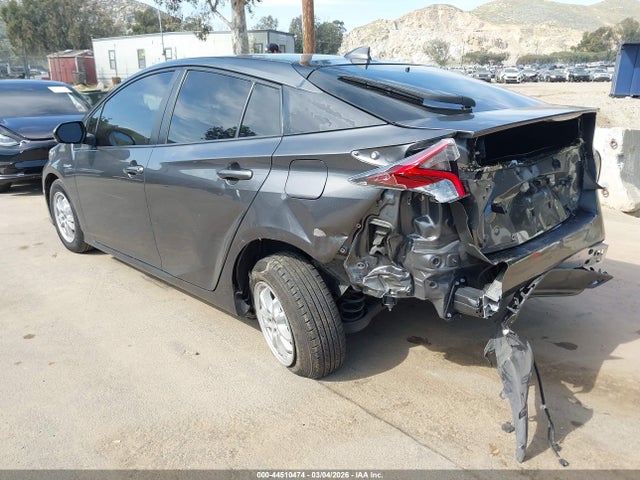 Toyota Prius Two 2016 JTDKBRFU3G3018647 Image 3
