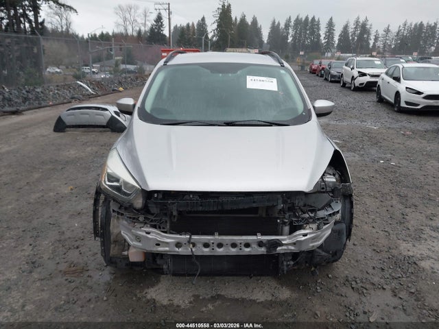1FMCU9GD8HUA23864 Ford ESCAPE SE