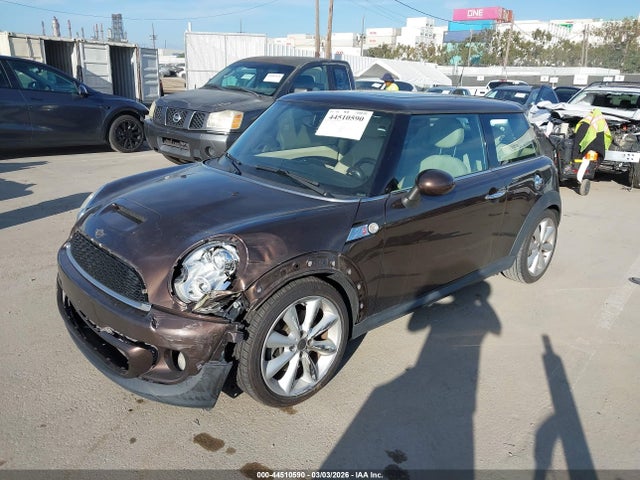 2011 MINI COOPER S WMWSV3C57BTY10548 Photo 1