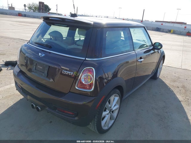 2011 MINI COOPER S WMWSV3C57BTY10548 Photo 3