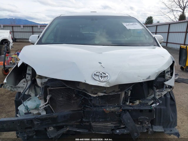 5TDDK3DC1FS110482 Toyota Sienna Limited Premium 7 Passenger
