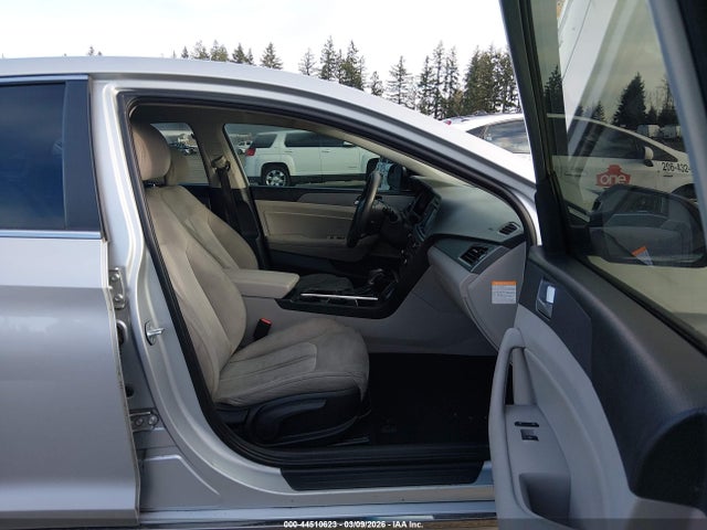 2017 HYUNDAI SONATA HYBRID KMHE24L35HA061312 Photo 4
