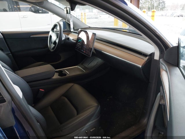 44510641 :رقم المزاد ، 7SAYGDED2RF181069 vin ، 2024 Tesla Model Y Long Range Single Motor Rear-wheel Drive/rwd مزاد بيع