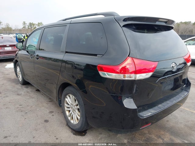 2014 TOYOTA SIENNA 5TDYK3DC5ES455126 Photo 2