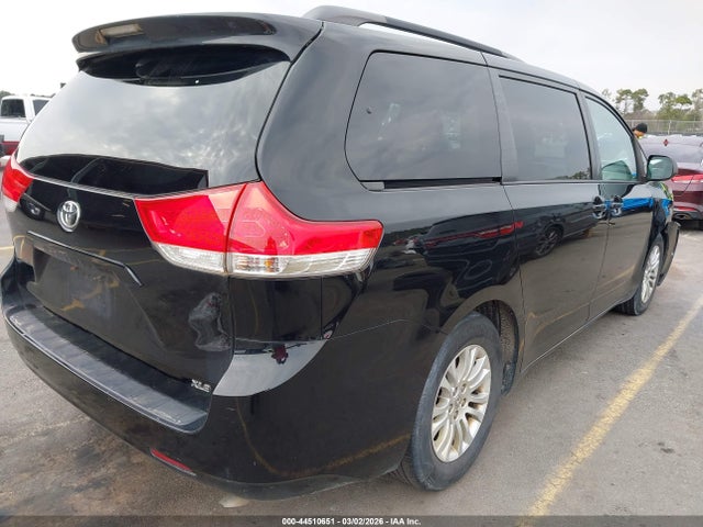 2014 TOYOTA SIENNA 5TDYK3DC5ES455126 Photo 3